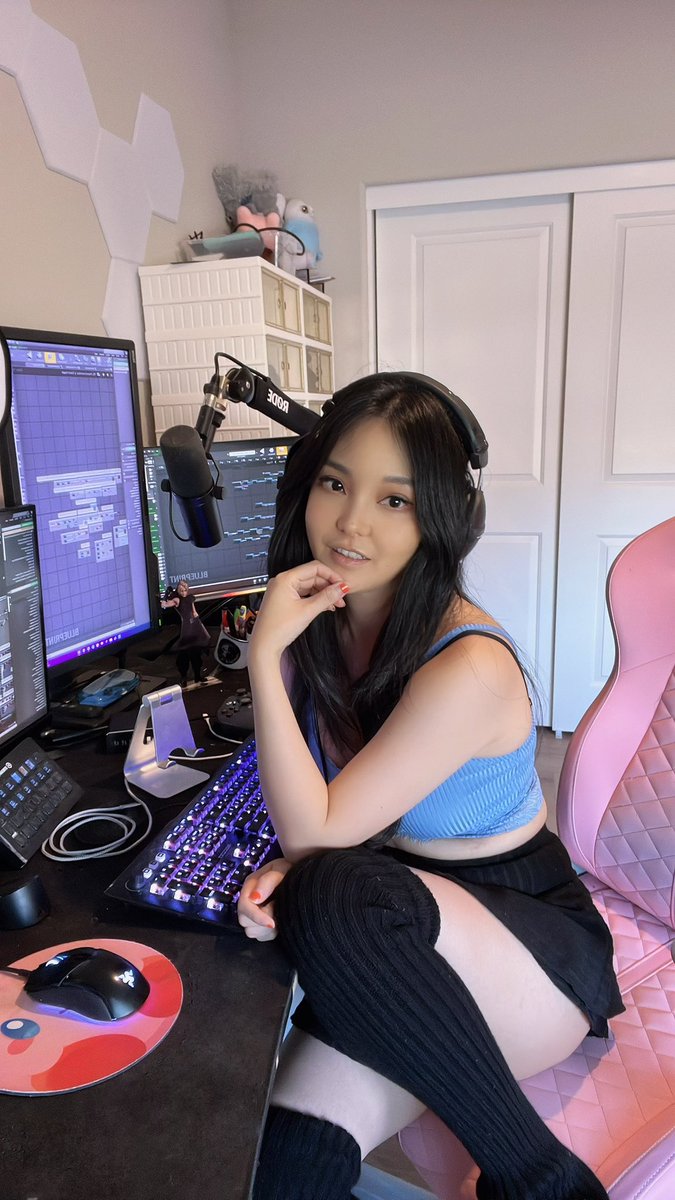 codemiko's tweet image. Just a girl working towards her dreams 🩷