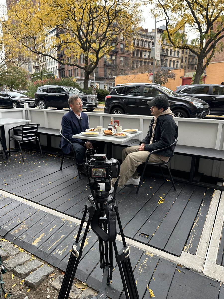 This is <a href="/FlexaHQ/">Flexa</a>, not Allstate but we are in very good hands.

Shoutout to <a href="/dannymccb/">Daniel McCabe</a> for taking the time to break bread with me this morning and talk about all things Flexa.

He’s literally so mf smart. So bullish. 
Vid Soon. Amp Moon. 💜