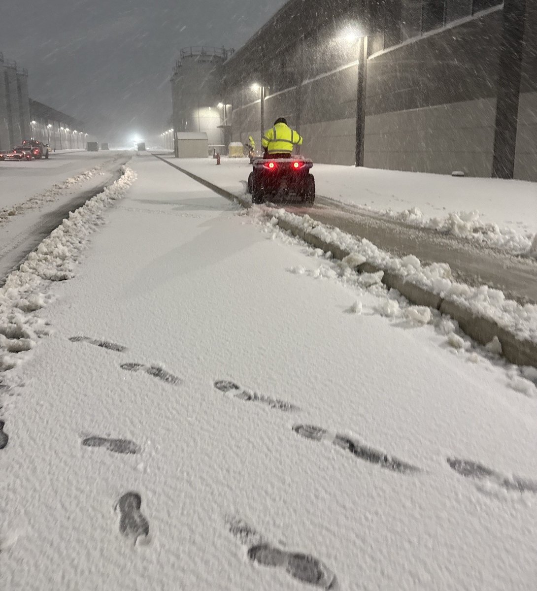 BrightView's tweet image. Let is snow! ❄️ Our crews were out tackling the snowfall that hit the Great Lakes region, clearing paths and keeping properties safe and accessible. A big shoutout to our dedicated team members for braving the cold and making a difference in the community!