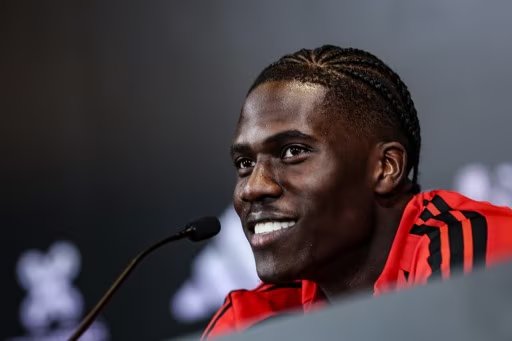 🚨Amadou Onana: "Luckily Jérémy Doku only played 15 minutes against Aston Villa, because over 90 minutes it would have been more complicated. When I saw him on the bench against us, I was super happy because it's tough to play against Jérémy!"

(<a href="/RoyalBelgianFA/">Royal Belgian FA</a> )