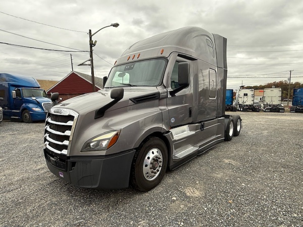CommercialTruck's tweet image. 🚛 Newly Listed on Commercial Truck Trader! Check out this Used 2021 Freightliner Cascadia 126 Sleeper Truck 💪
💲 $64,950 | 📍 Pennsauken, NJ
🤤 Make it yours 👉 brnw.ch/21wXr8R

#CommercialTruckTrader #Freightliner #SleeperTruck #TruckForSale #BuySellResearch