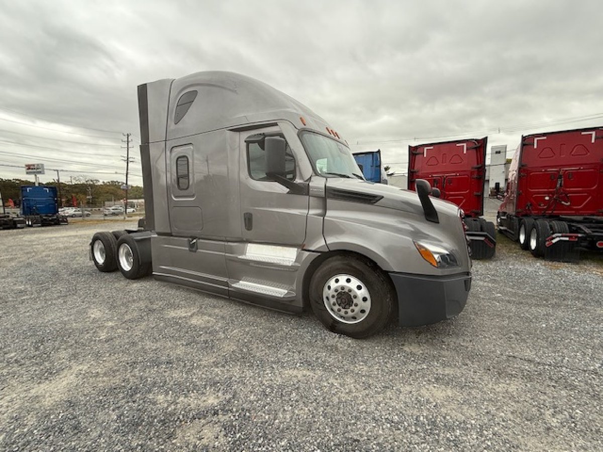 CommercialTruck's tweet image. 🚛 Newly Listed on Commercial Truck Trader! Check out this Used 2021 Freightliner Cascadia 126 Sleeper Truck 💪
💲 $64,950 | 📍 Pennsauken, NJ
🤤 Make it yours 👉 brnw.ch/21wXr8R

#CommercialTruckTrader #Freightliner #SleeperTruck #TruckForSale #BuySellResearch