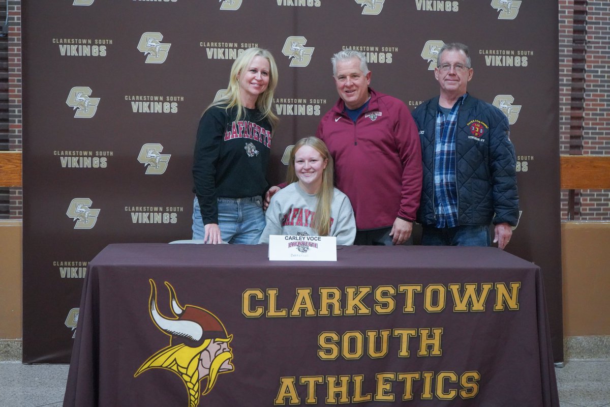 ccsdschools's tweet image. In the presence of their families, friends and athletics staff, three #ClarkstownCSD student-athletes signed letters of intent during a National Signing Day event yesterday at CHSS. Congratulations to our Vikings! Read more about the student-athletes on FB. #ClarkstownCommitment