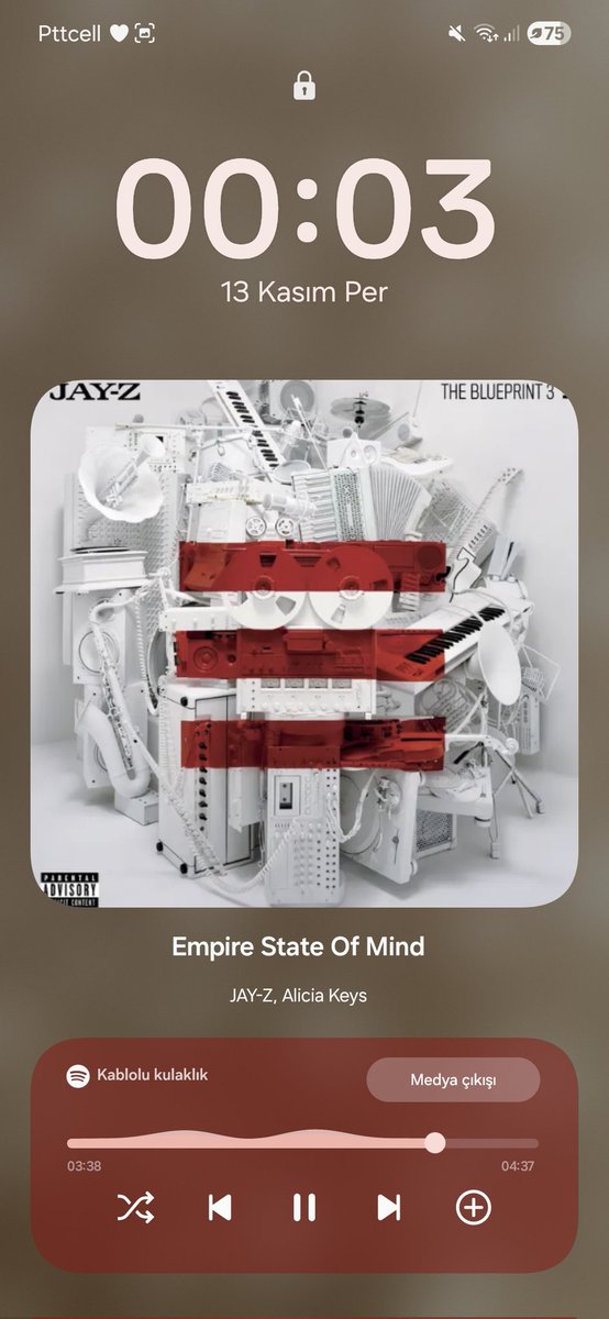 In New York
Concrete jungle where dreams are made of
There's nothin' you can't do
Now you're in New York 
These streets will make you feel brand-new
Big lights will inspire you
Let's hear it for New York (uh)
New York (yeah), New York (uh)
