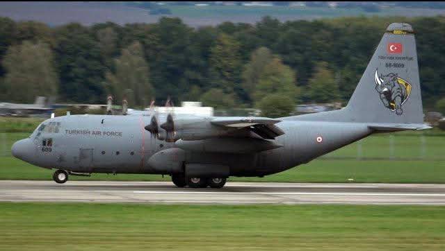 TRUFAULT's tweet image. Se anuncia el núm de 20 fallecidos a bordo del C-130 #Hércules (68-01609) 'TUAF543' de la Fuerza Aérea turca sobre la meseta de Lori (Georgia).
El #accidente fue después de que la aeronave empezara a desintegrarse en vuelo tras despegar del aeropuerto de #Ganja en Azerbaiyán.
🇹🇷