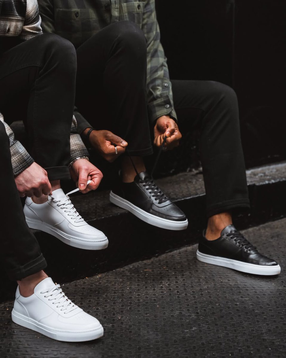 ThursdayBootCo's tweet image. Fall Link Ups @therealdonnysavage 🤝 @meeeotch 🔥
📸 @bradflowerss
#ThursdayBoots #ThursdaySneakers
#Fallessentials
#BroTime