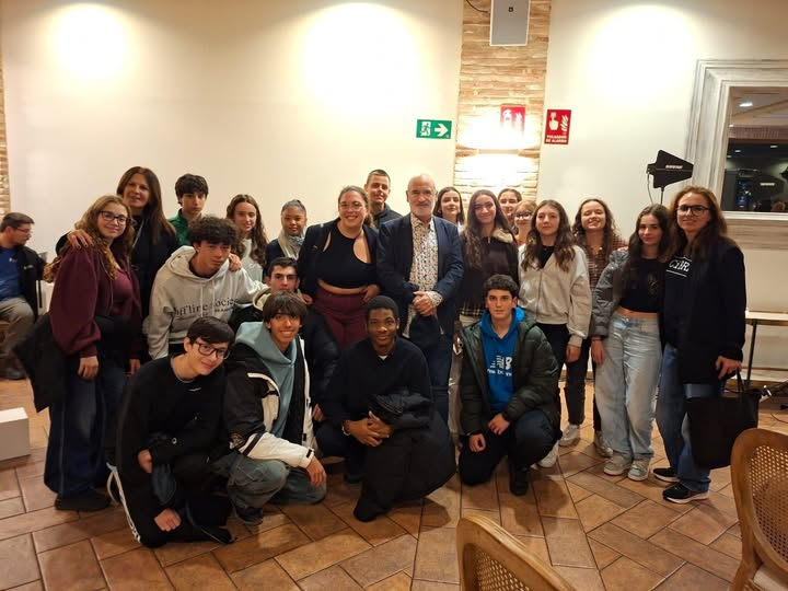 Nuestras chicas y nuestros chicos con #FernandoAramburu en el encuentro literario de CiBRA - Festival del cine y la palabra- <a href="/FestivalCiBRA/">CiBRA | Festival del cine y la palabra #Toledo</a> 
#soydelauni 💚 <a href="/TusquetsEditor/">Tusquets Editores</a>