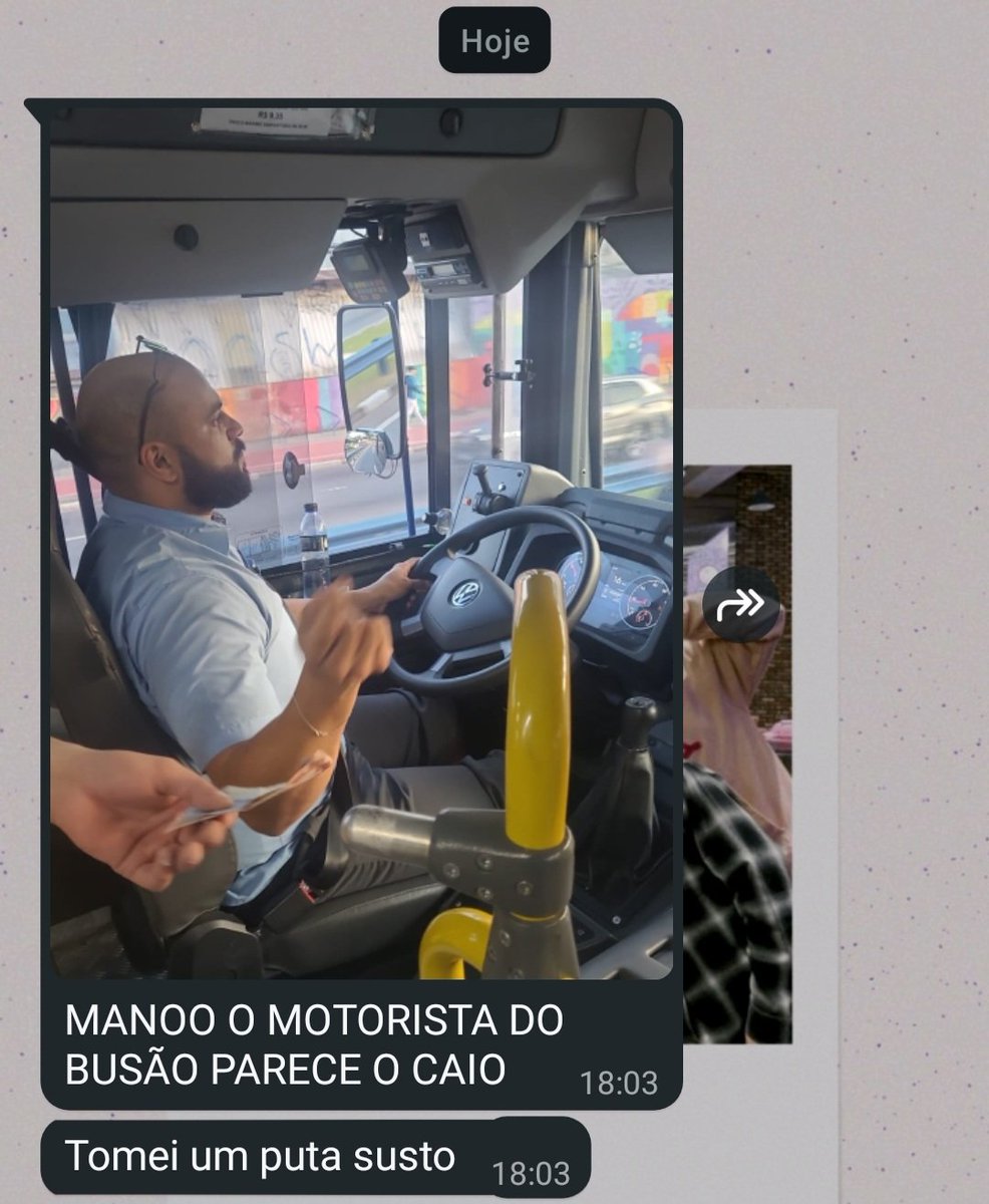 xmypjx's tweet photo. encontraram o @caioromanooo gravando o próximo vídeo do @obalela: viramos motoristas de ônibus por um dia ☝️ https://t.co/7JeUEEzSke