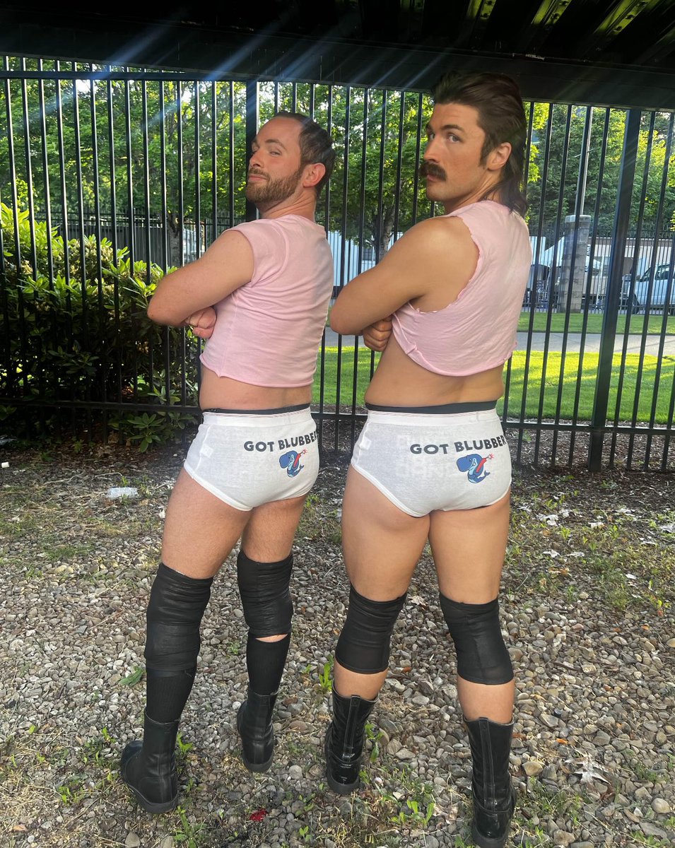 stevenbradleypw's tweet image. Happy #ExplodingWhale day from duv and dangerous