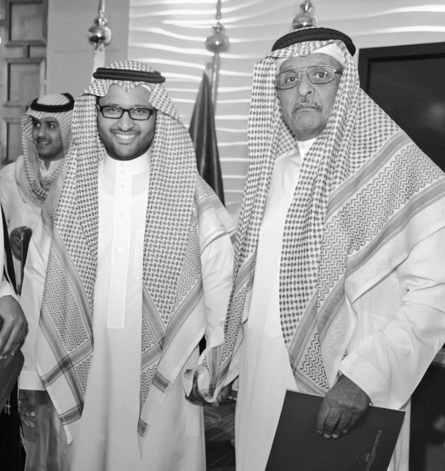 ( يَا أَيَّتُهَا النَّفْسُ الْمُطْمَئِنَّةُ ارْجِعِي إِلَى رَبِّكِ رَاضِيَةً مَرْضِيَّةً فَادْخُلِي فِي عِبَادِي وَادْخُلِي جَنَّتِي )
بقلوب مؤمنة بقضاء الله وقدره نعي أسرتنا 
في وفاة خالي / ناصر بن جريد بن عبدالعزيز الجريد 
الأديب ورجل الدولة والإنسان ؛ الذي خدم دينه ووطنه