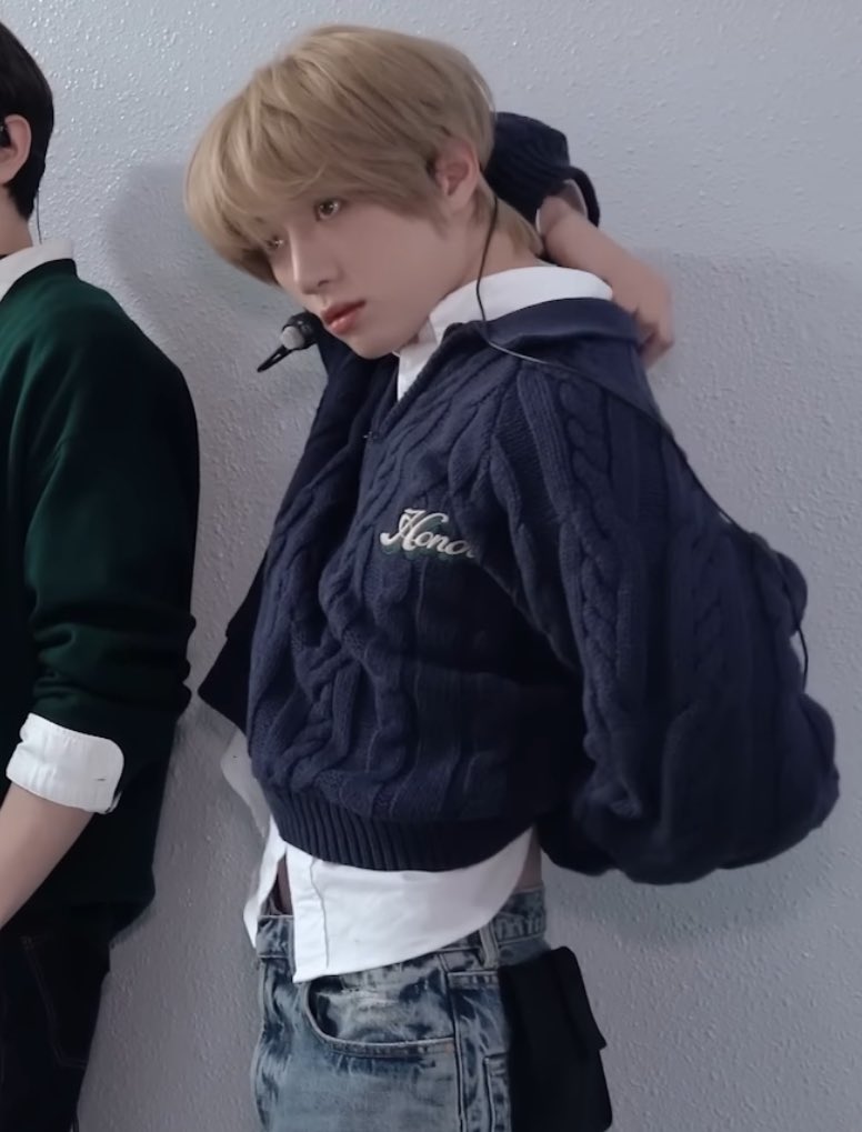 my pretty preppy girlfriend that waist of yours is very beautiful i’m in love with you