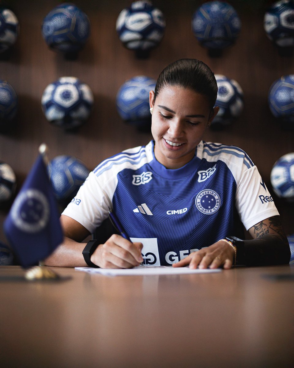 CruzeiroFem's tweet image. 𝐂𝐎𝐍𝐓𝐑𝐀𝐓𝐎 𝐑𝐄𝐍𝐎𝐕𝐀𝐃𝐎! Lorena Bedoya renovou seu vínculo com o Cruzeiro até o fim de 2027! ✍️🦊

Seguimos juntos, Bedoya! 💙

📸 @gustavomjpeg