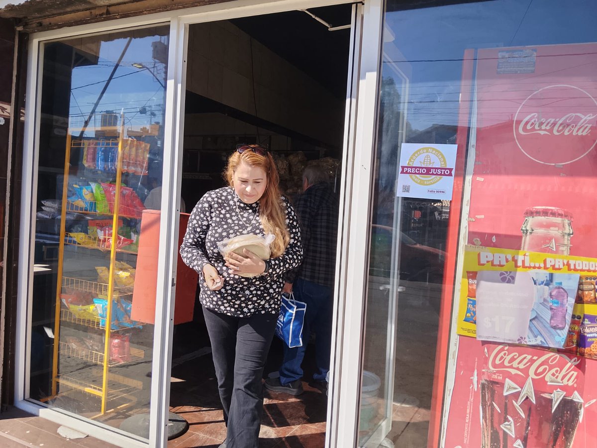 El Titular de la representación de agricultura en Durango Mtro. <a href="/ismaelayala7/">Ismael Ayala Salazar</a>  hace entrega de los primeros distintivos a tortillerias adheridas al acuerdo nacional maiz-tortilla, impulsado por la Presidenta de México Dra.  <a href="/Claudiashein/">Claudia Sheinbaum Pardo</a> Pardo
<a href="/JulioBerdegue/">Julio Berdegué</a> <a href="/Agricultura_mex/">Secretaría de Agricultura y Desarrollo Rural</a>