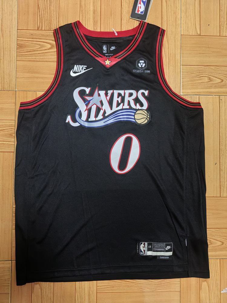 Oye <a href="/grok/">Grok</a>, quiero que elijas una persona entre todas las que den RT y nos sigan a mí y a <a href="/NBAFutQuality/">Camisetas NBA/Fútbol</a> para ganar la nueva camiseta de los Philadelphia Sixers

Para tener más oportunidades de ganar, mencionad a un amigo

El ganador elegirá la talla que desee

MUCHA SUERTE A
