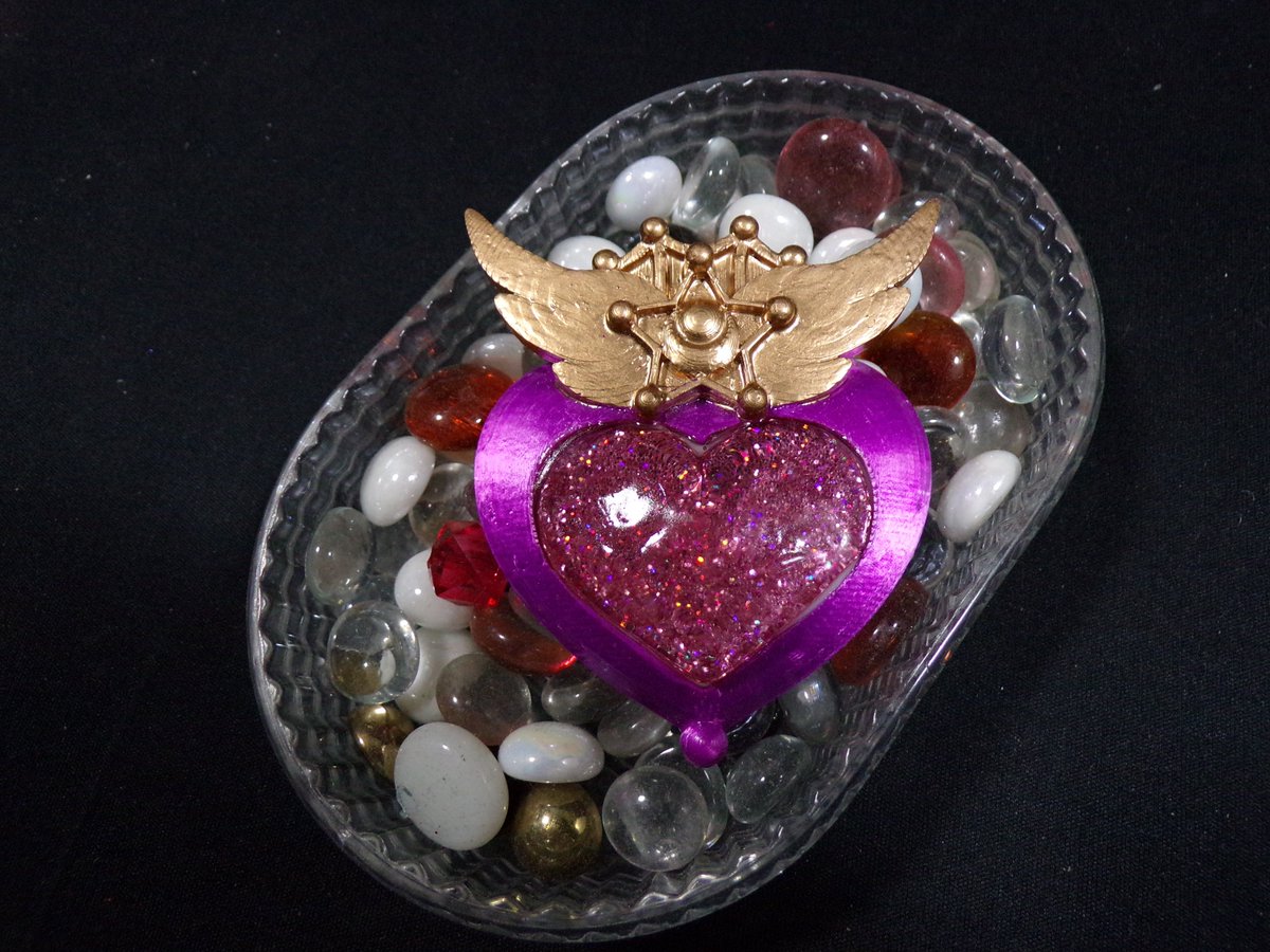 New item alert!
Our Deluxe Sailor Chibimoon Compact is now up for sale by itself!  
If you want one, you can find it here: etsy.com/listing/440377…
Moon Crisis, Make Up!
