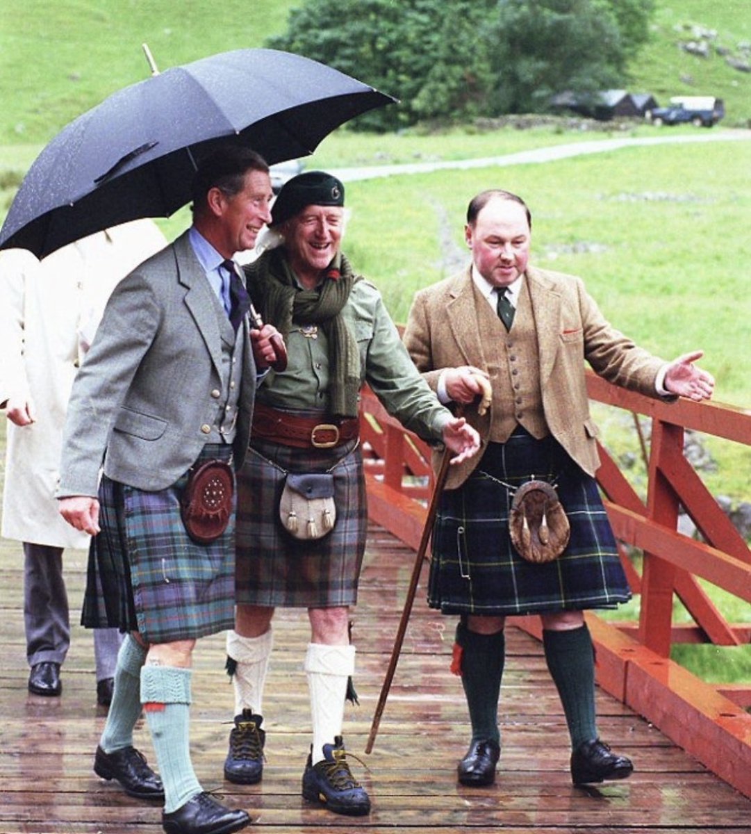 Sc07land's tweet image. The #BBC destroyed itself long ago ! Along wit the #Monarchy  ! 
👿💙🏴󠁧󠁢󠁳󠁣󠁴󠁿💙👿