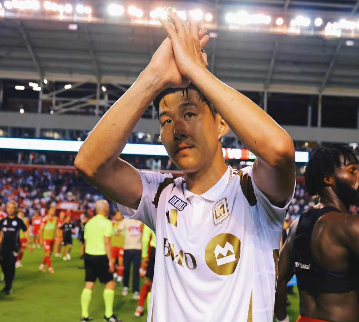 🚨❌ Heung-min Son confirms links with loan to European club in January are not true: “I won't leave LAFC this winter, or ever, while I'm here. I respect this club deeply”.

“As long as I'm wearing this badge, there will be no such thing as a loan or a move. Never”.