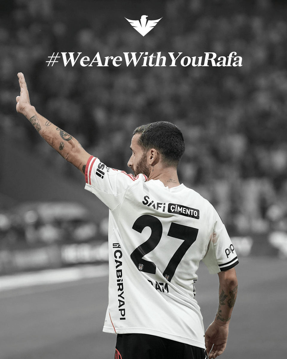 Beşiktaş taraftarı, #WeAreWithYouRafa etiketiyle Rafa Silva'ya destek oluyor.