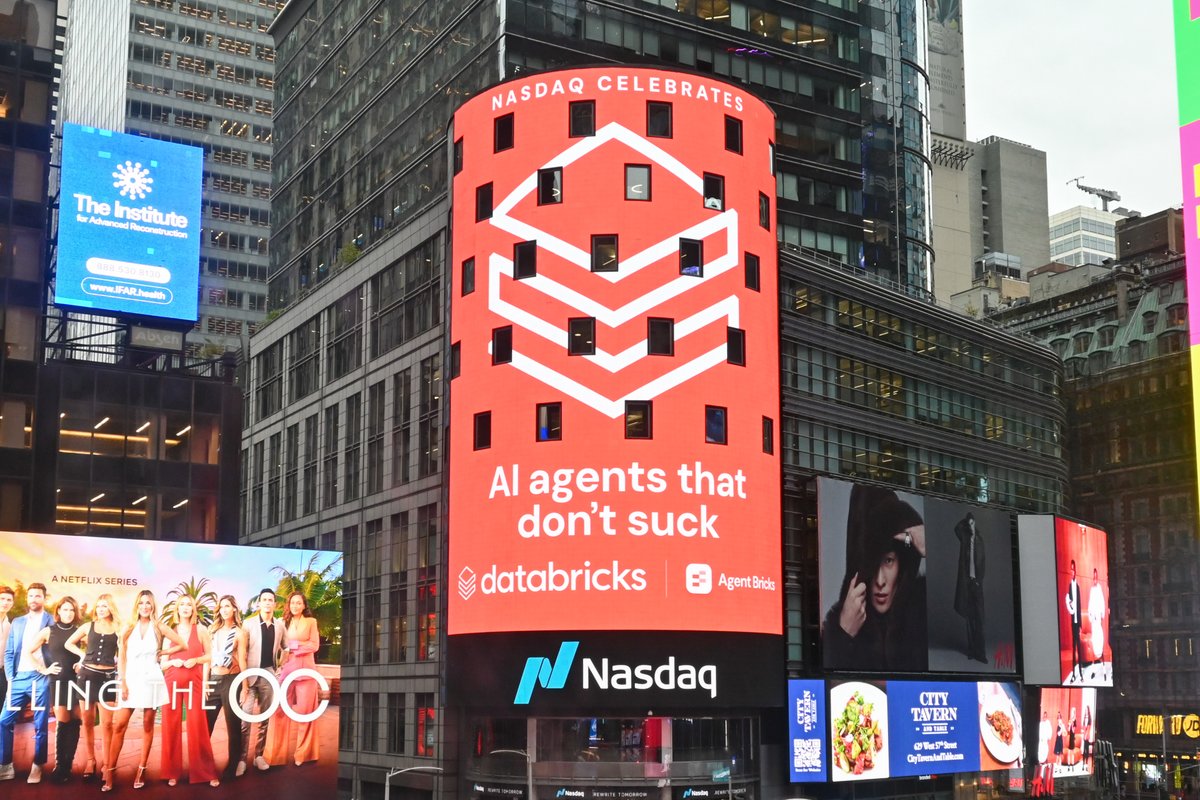 databricks's tweet image. Big things are happening at #DataAIWorldTour in NYC, and what better way to kick it off than on the @NasdaqExchange tower in Times Square!

We’re looking forward to exploring how Databricks customers are scaling agentic AI across their enterprises with Agent Bricks.