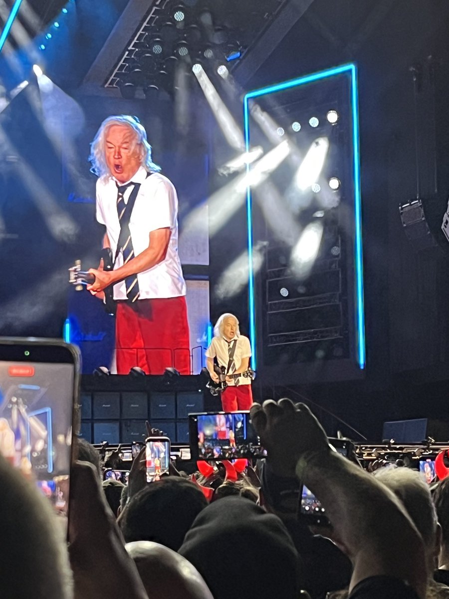 kendalls's tweet image. Build the statue out the front of the G already! #acdc