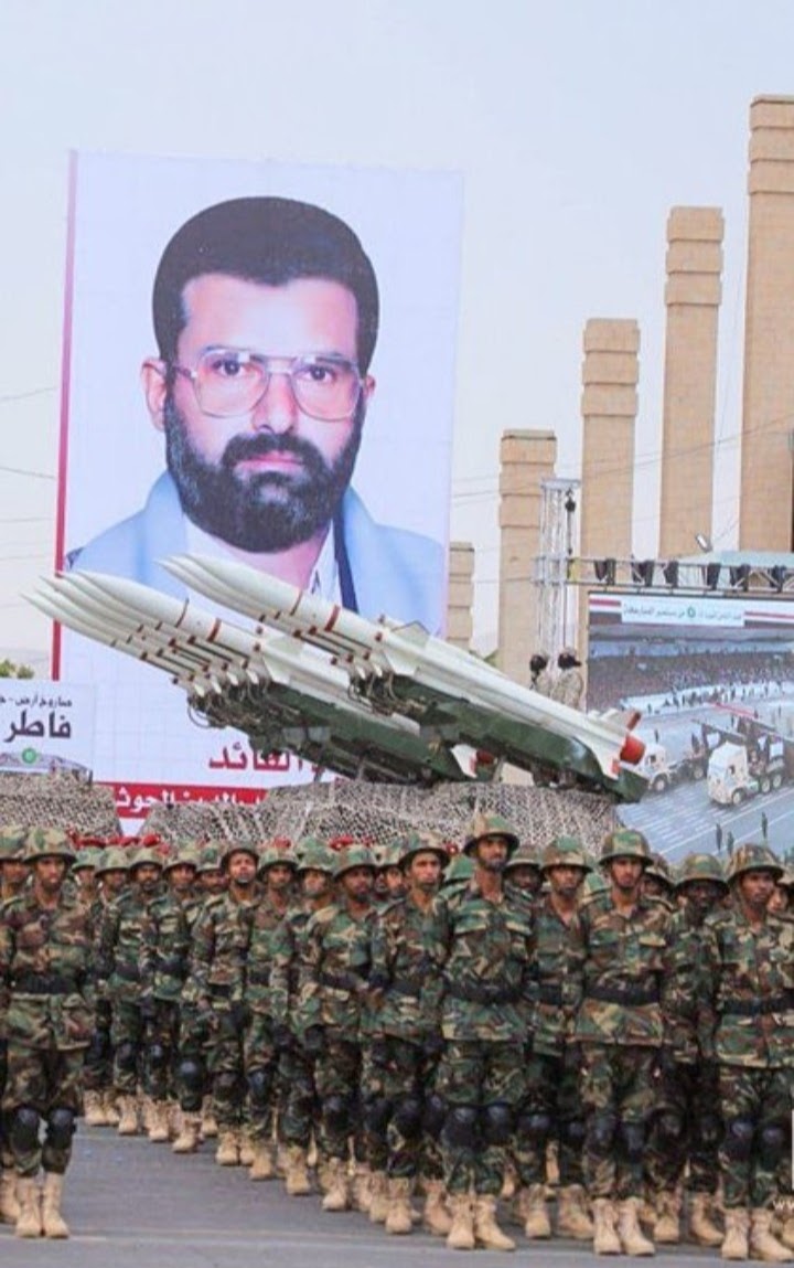 عرفناك بعد استشهادك ب 20 عاماً كانك حي بيننا كأنك إبانا حي بقلوبنا وقرين إرواحنا يا قرين القرآن ونور قد فرط بك غلف القلوب وخسروك العرب فبقو في ظلمات يعمهون كم إردت لهم العز فأبو اتباعك وخنعو لأعراب تنصلو عن عروبتهم

وسيبقون خنع إذا ما التفو حول إخيك القائد العربي الإسلامي دام ظله