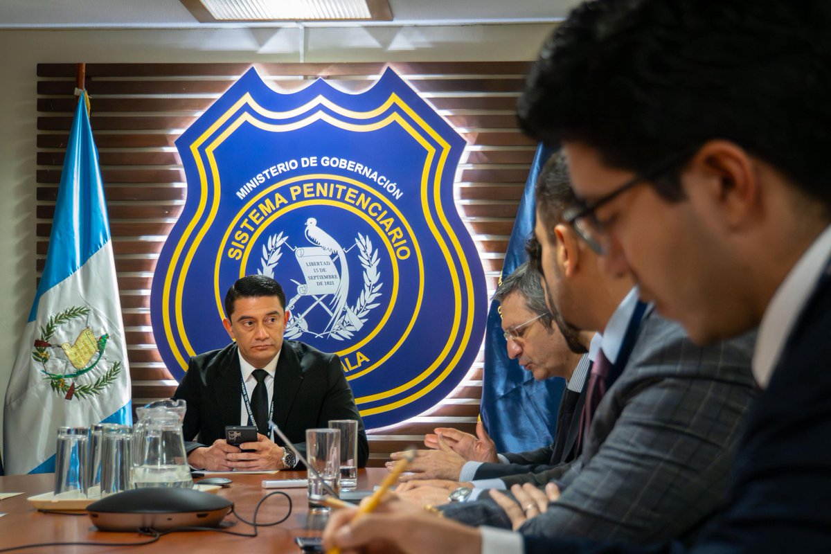 _SPGuatemala's tweet image. El Director General de la #DGSP, Jorge Guillermo López, tuvo una reunión con miembros del Programa de Cooperación de la Unión Europea, EL PACCTO 2.0, para la implementación de proyectos enfocados en la prestación de asistencia técnica y formación de unidades especializadas.

1/2