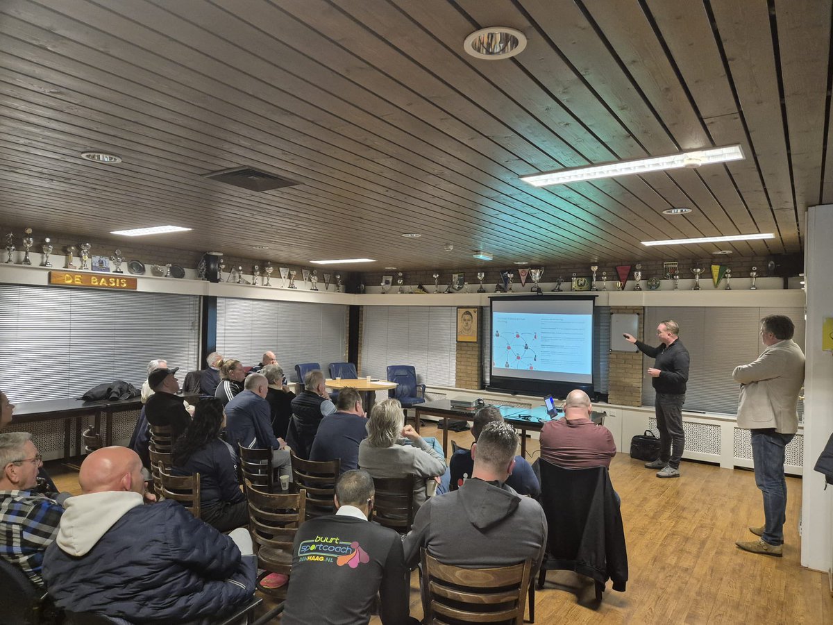 Vanavond hielden de huidige en beoogde voorzitter namens het bestuur een presentatie over een nieuw bestuursmodel wat zij binnen de vereniging willen gaan implementeren. Dit ter voorbereiding op de ALV van 28 november as.