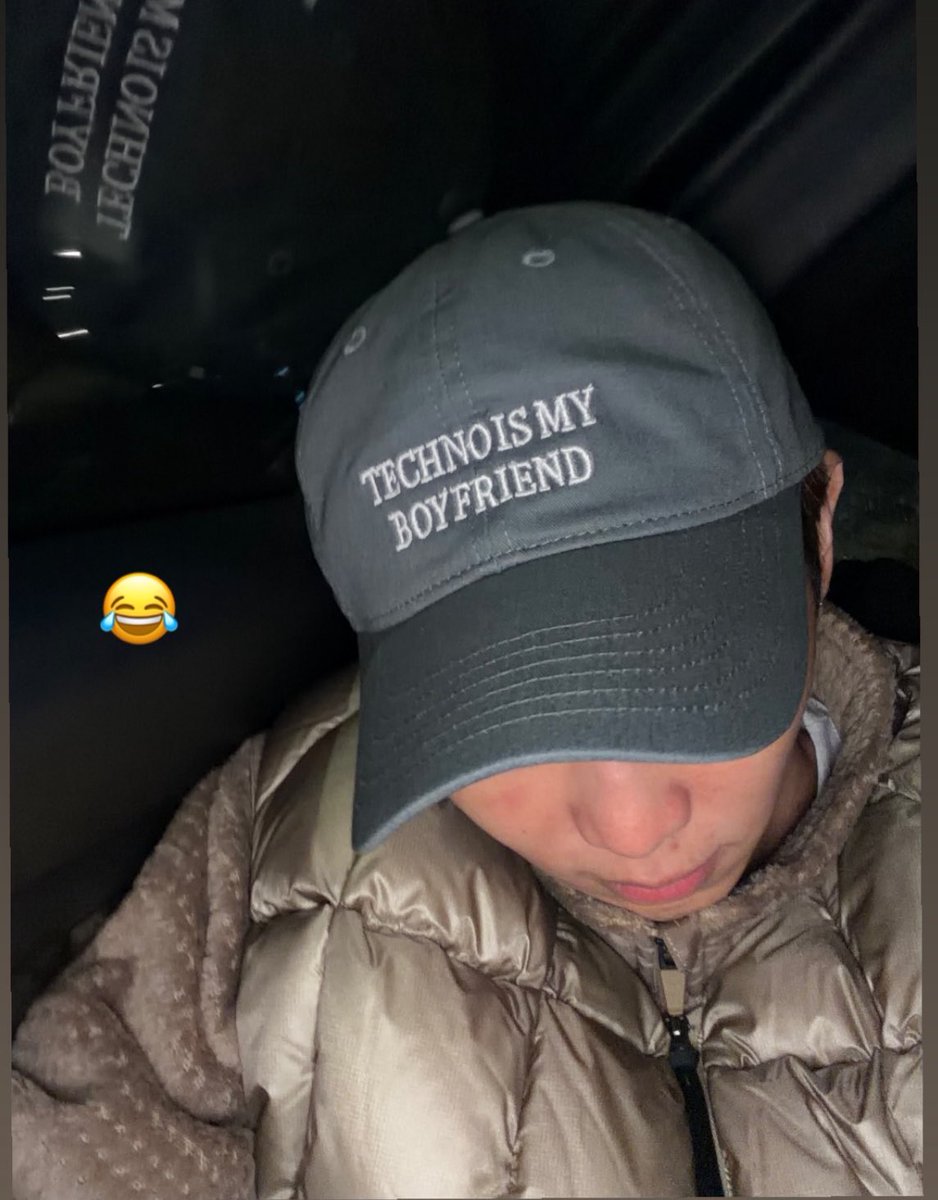 01rkive's tweet image. 가끔 이 글을 읽는 당신을 떠올리면, 아마 괜찮지 않을 거라는 생각이 들어요. 사실, 괜찮아요. 사람들은 마음속에 오랫동안 상처가 남아 있지 않는 한 이런 말을 찾지 않죠. 완벽하고, 뭔가를 고쳐줄 말을 하고 싶지만, 저는 그럴 수 없어요. 그냥 그 기분을 알아요. 마음이 무거워지는 느낌,…