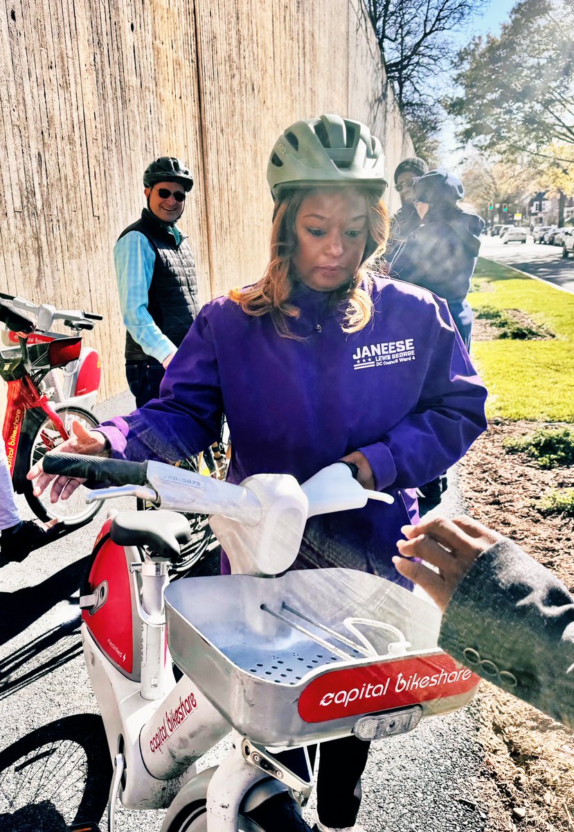 ricebilldc's tweet image. .@DDOTDC dir Sharon Kershbaum &amp;amp; @MayorBowser open Fort Totten–Takoma segment of Metropolitan Branch Trail (MBT) along Blair Rd, NW #W4. MBT is pedestrian- &amp;amp; bike-friendly network to connect @UnionStationDC_ &amp;amp; #SilverSpring, #MD.

-@CMLewisGeorgeW4 gets ready to use MBT @WABADC