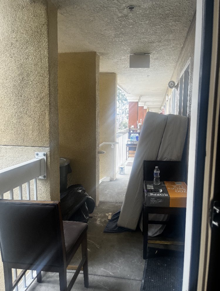 Can’t even get out of my door in peace smh <a href="/ExtendedStay/">ExtendedStayAmerica</a> I’m paying $1,059 a week for this by the way