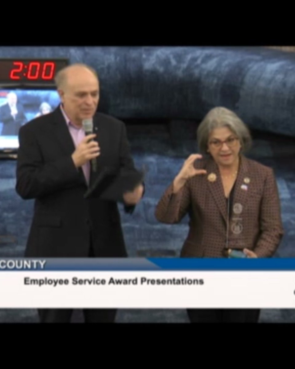 ColumbusHS_Mia's tweet image. At a ceremony honoring Ralph Cutié ’84, Director &amp;amp; CEO of MIA, for 35 years of service to Miami-Dade, the Columbus presence was strong. Mayor Daniella Levine Cava and Commissioner JC Bermudez proudly showed their #CPride as they celebrated one of our own. #Adelante