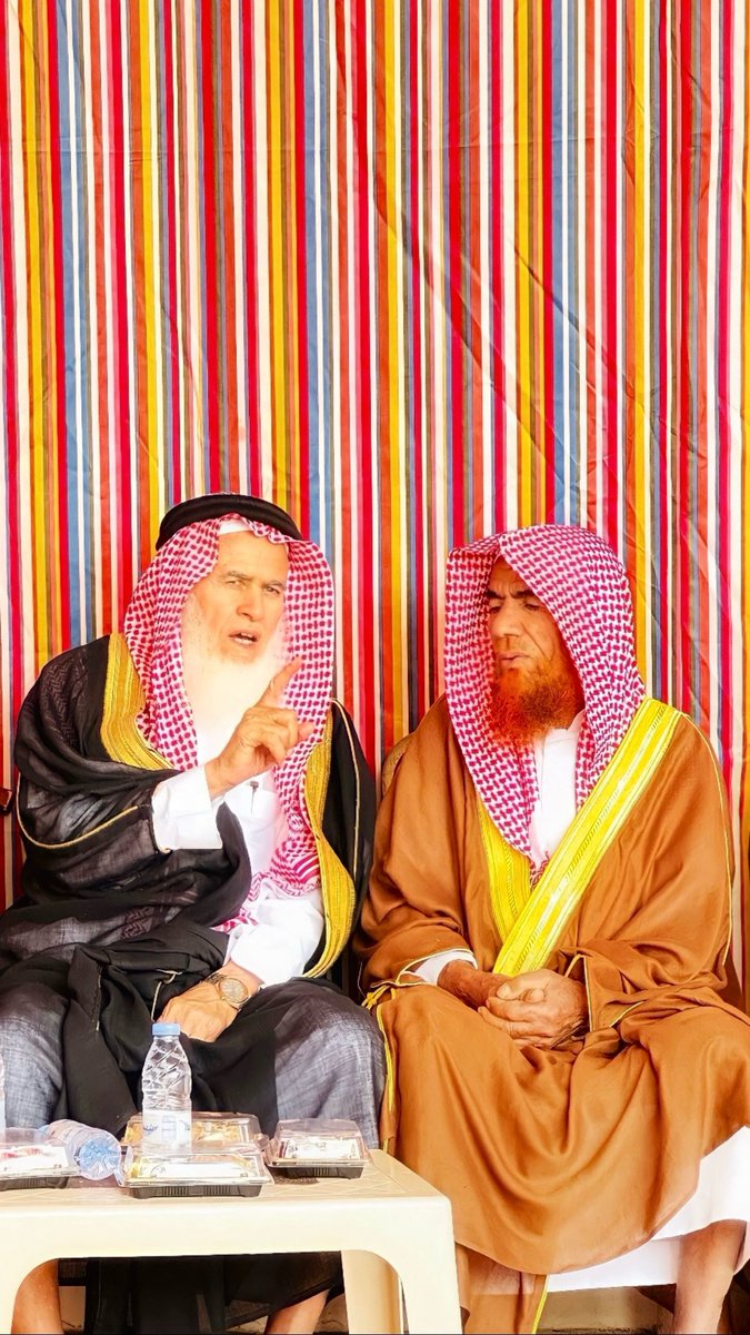 بيّض الله كل وجهً بذل مآ يستطيع
شابوآ الشيبـآن و فعولهم متفرده 

نحمد الله سمعةٍ طيبه وإسمً رفيع
جاتنـآ من صوبهم ، بآرده و مـبرّده
