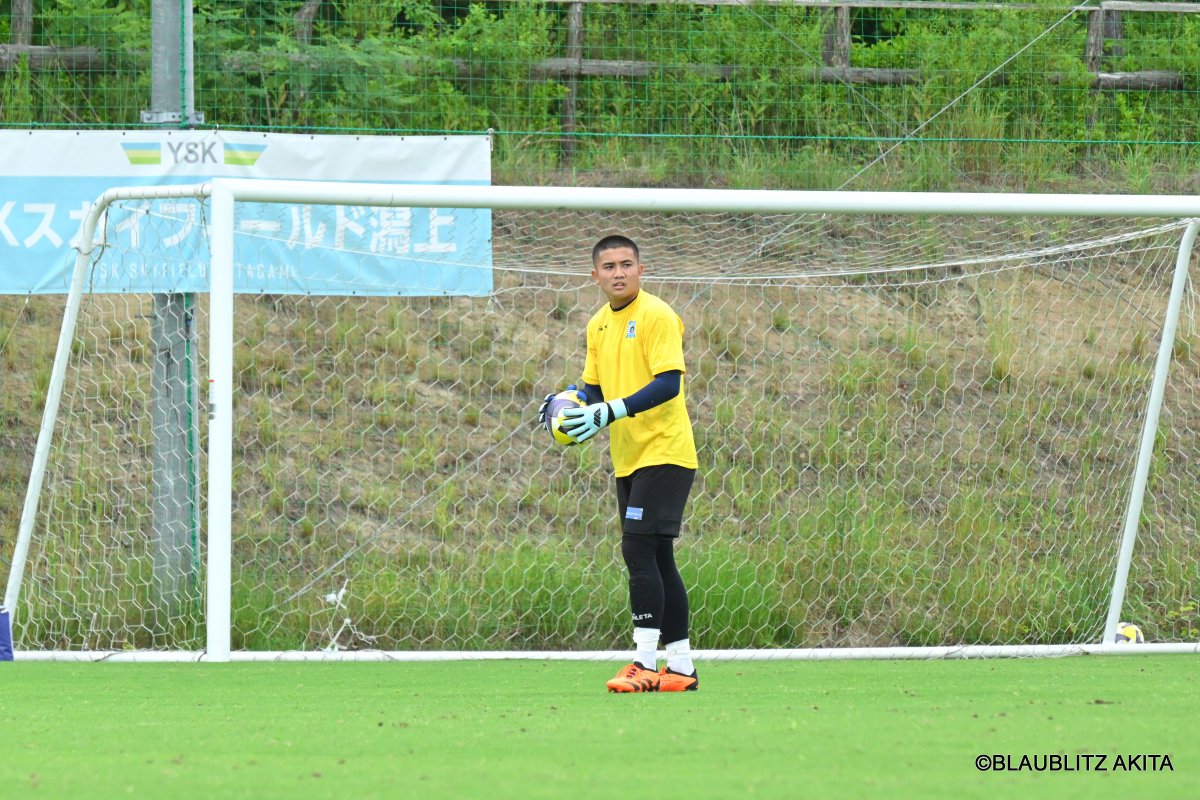 ブラウブリッツ秋田ウィンドブレーカー