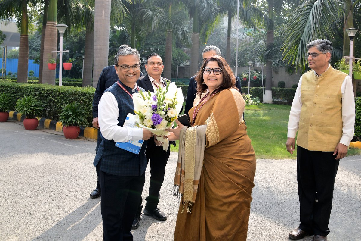 NFSU_Delhi's tweet image. We were honored to host Mr. Prashant Lokhande, IAS, Joint Secretary, Ministry of Home Affairs, Mr. Mayank Mishra, IAS, Director (WSD), MHA and Mr. S. K. Jain, Director-cum-Chief Forensic Scientist, DFSS at our Campus. @MinistryWCD 
 #ForensicScience #DFSSS #Governance #MHA