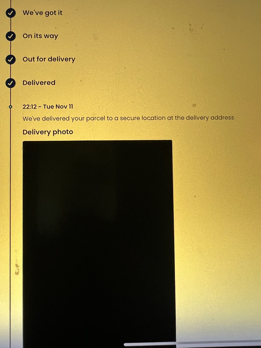 Ireali5e's tweet photo. Astounding @evrisupportline are clearly sent from hells arse crease. Only  thing they deliver consistently is bags of disappointment! just checked tracking, only to see my parcels been delivered to a so-called “secure location” the delivery photo was completely blacked out image https://t.co/5XrLZDYLHu