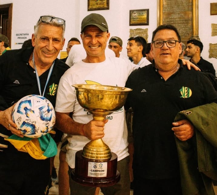 LVDEMDQ's tweet photo. AHORA || Hablamos con Leo D'Amico, revisor de cuentas Aldosivi.

Terminó reunión con APREVIDE.
 
"Se va a abrir la tradicional popular sur, las dos plateas descubiertas y la popular norte"

"Todos los socios pueden retirar un bono para ir acompañado de otra persona"

#Aldosivi https://t.co/vcxuaJFCYf