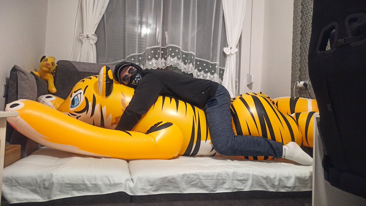 There's nothing better than relaxing and cuddling with a squeaky tiger after a hard day at work🐅❤️

#inflatable #squeaky