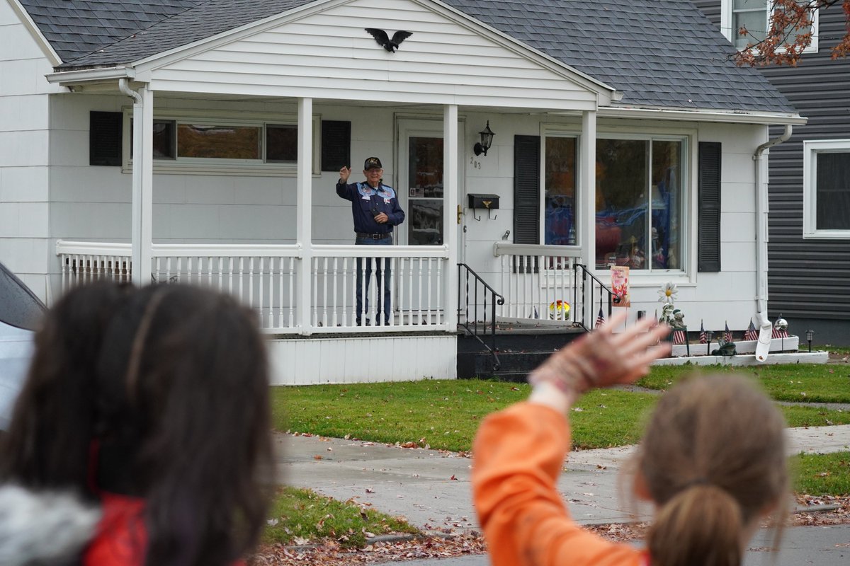 Larry Sidelines tweet media