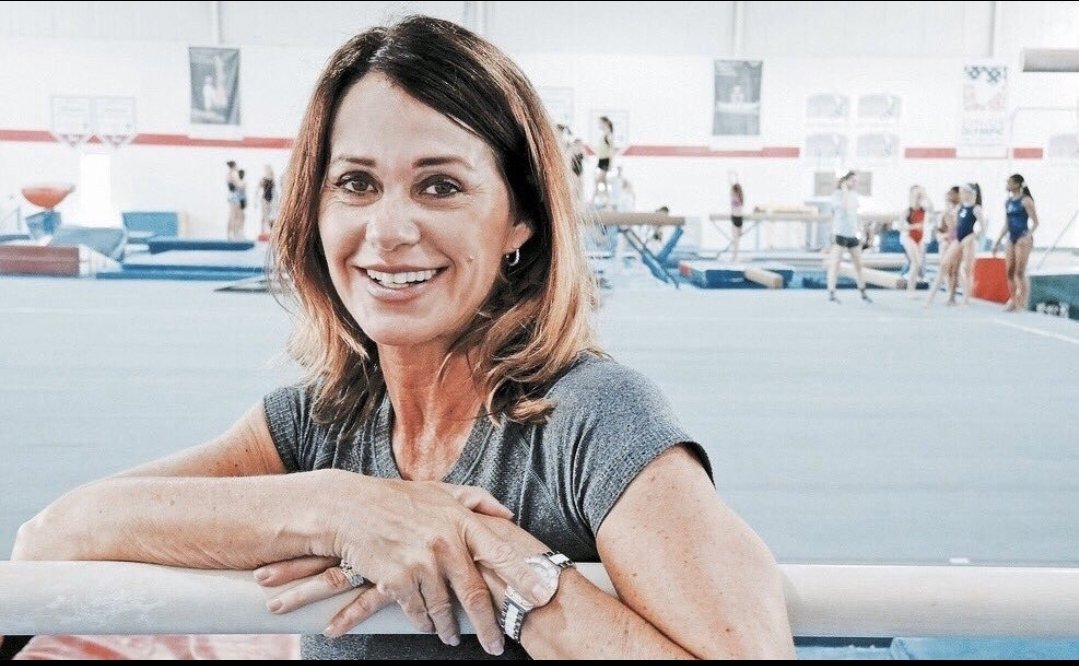 Cumple 64 años la atleta olímpica Nadia Comaneci.