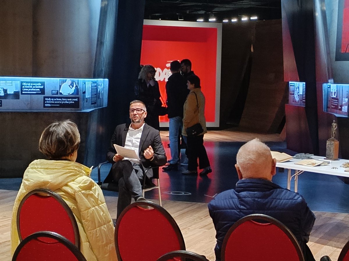 W ostatnią niedzielę miał miejsce kolejny wykład z cyklu #poSąsiedzku. <a href="/PiotrDmitrowicz/">Piotr Dmitrowicz</a>, dyrektor #Mt514, opowiedział, w jaki sposób o niepodległości myślał #PrymasWyszyński.

Dziękujemy wszystkim sąsiadom, następny wykład odbędzie się w niedzielę 14.12.

Do zobaczenia❗️