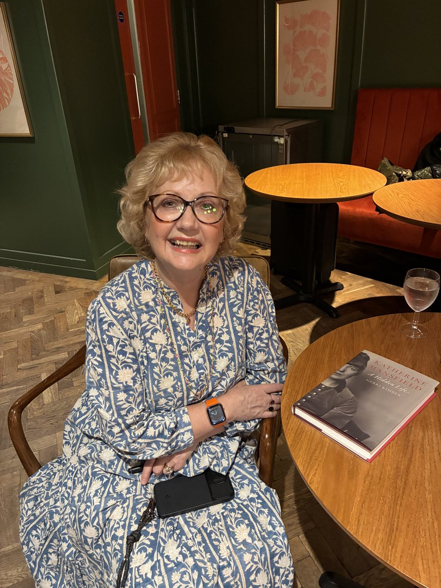 HarrietGriffey's tweet photo. 📚
“I am a secretive creature to my last bones.” A new biography of this modernist writer, contemporary of Woolf, Eliot &amp; Lawrence, &amp; the life that informed her work.
Katherine Mansfield: A Hidden Life, by @GerriKimber published by @reaktionbooks tonight @WaterstonesNW3 https://t.co/ZJoxicQe0F