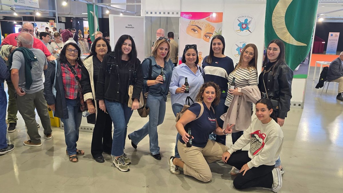 TurismoAbanilla's tweet photo. La Federación de Moros y Cristianos Santa Cruz de #Abanilla estuvo presente el fin de semana pasado en #EXPOFIESTA, #Alicante, además de promocionar nuestras fiestas, llevaron folletos turísticos del municipio 👏🏻 para complementar a la oferta festera. https://t.co/LahIQjHvtz