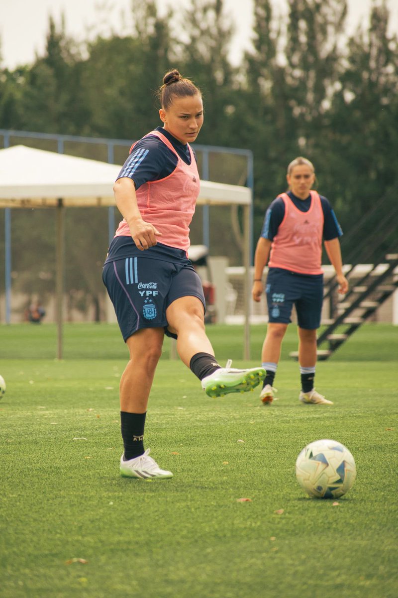 Se suma a los entrenamientos 🇦🇷👏🏻

Tras el partido frente a Racing, Pilar Sabransky se sumó a los entrenamientos con la #Sub20 al mando de Christian Meloni.

❤️ LEPROSA DE SELECCIÓN 🖤