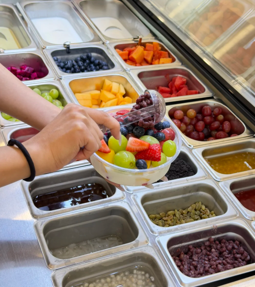 obulirajs86's tweet image. 🇨🇦 New coffee spot in Mississauga! ☕✨
🔥 Stretchy yogurt is a must-try!

🍓 DIY Yogurt Bowls
3 bases + fresh fruit 😍
Toppings = low-cal &amp;amp; guilt-free 💚
📍 SEE YOU Coffee ☕✨