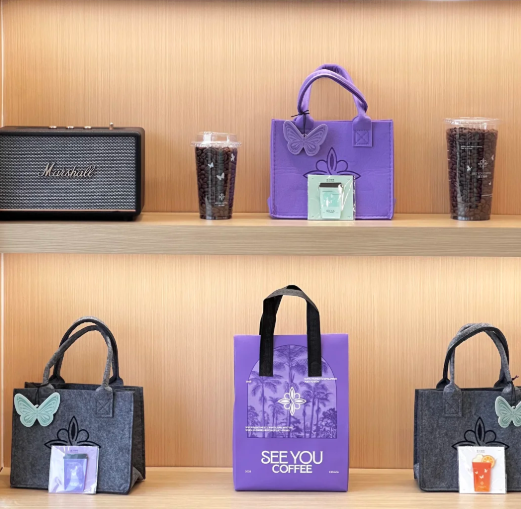 obulirajs86's tweet image. 🇨🇦 New coffee spot in Mississauga! ☕✨
🔥 Stretchy yogurt is a must-try!

🍓 DIY Yogurt Bowls
3 bases + fresh fruit 😍
Toppings = low-cal &amp;amp; guilt-free 💚
📍 SEE YOU Coffee ☕✨