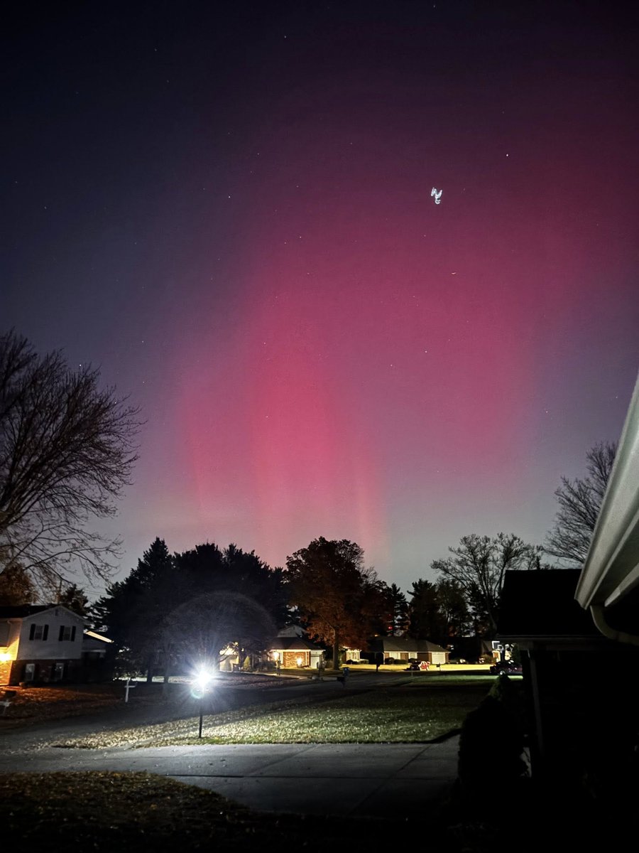 RestartLMAuthor's tweet photo. Here's the view of the #NorthernLights last night from my front porch. Readers of "Emma and the Reindeer" know what's beyond those lights. Get a copy so you know too! #Aurora #KidsLit #MiddleGrade #Environmentalism #Christmas https://t.co/v0tO4sKevb