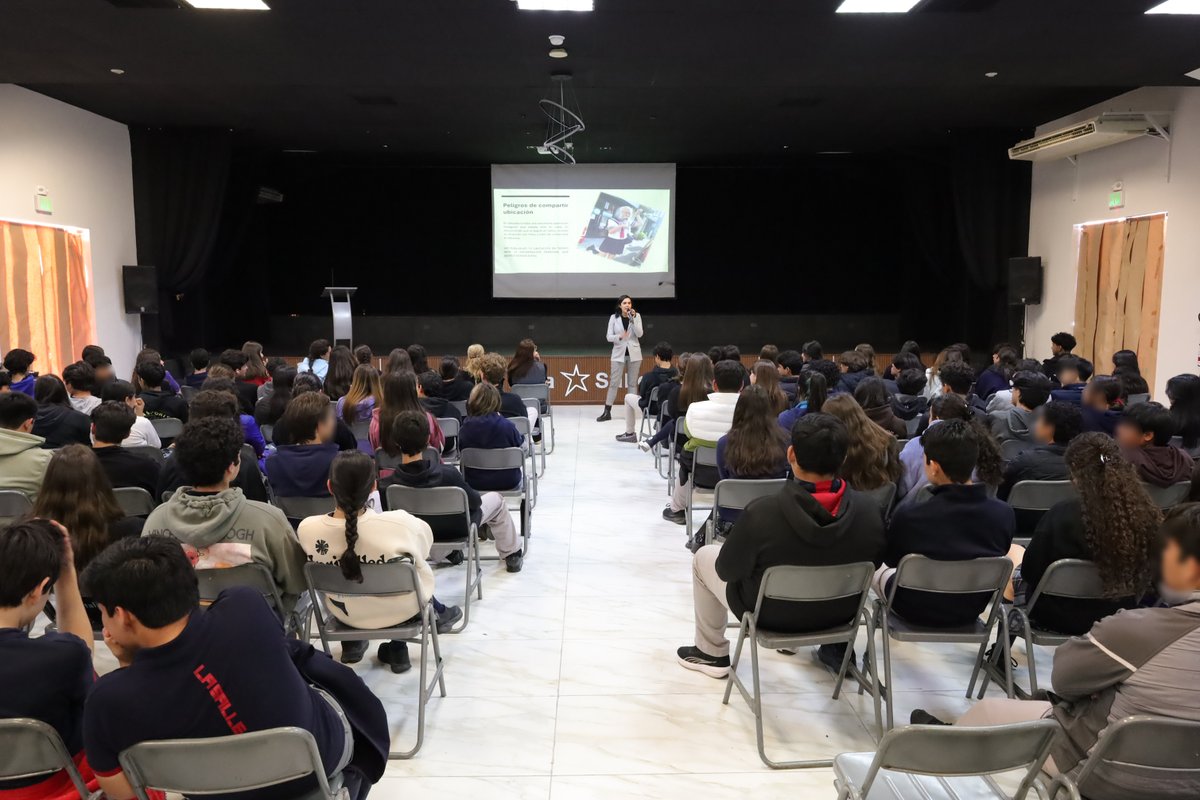 ICHITAIPOficial's tweet photo. Continúa el ICHITAIP la socialización sobre protección de datos personales con estudiantes de La Salle Chihuahua.
https://t.co/bDcfECJCX2 https://t.co/RtiU9Eykdp