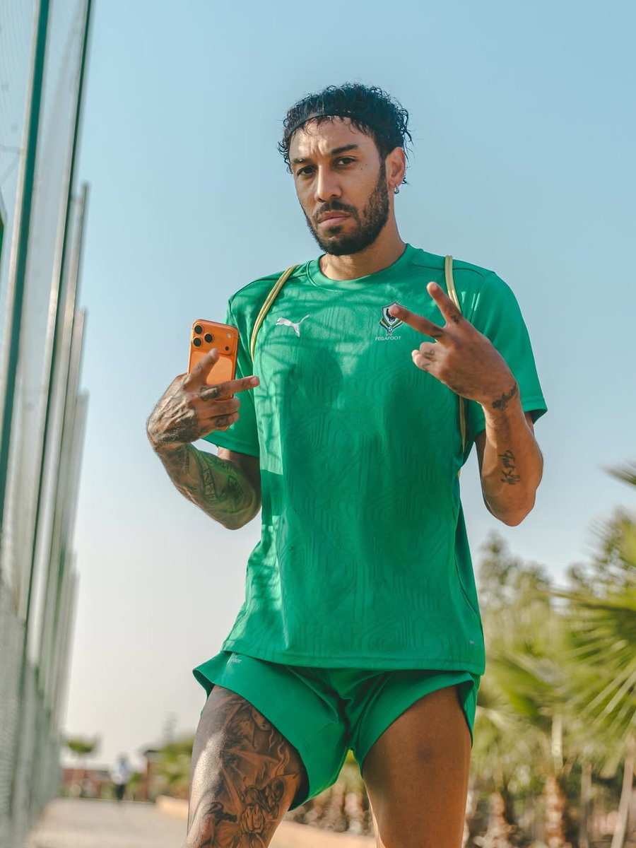 footomnews's tweet photo. Pierre-Emerick Aubameyang 
Sélection Gabonaise 🇬🇦 
#TeamOM #Aubameyang
©️ Équipe Gabon de football 🇬🇦 https://t.co/vpYmbxA6pf