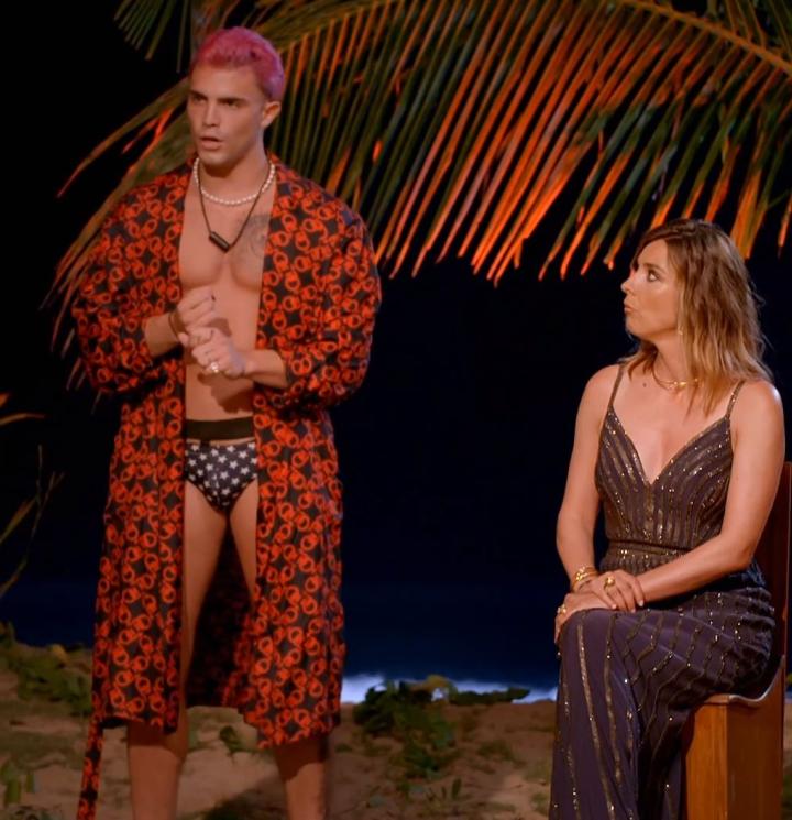 Como veía Almudena a las tentadoras antes de la hoguera / como las ve después 

#LaIslaDeLasTentaciones5