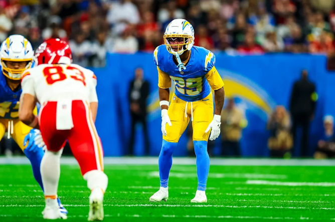 TDU_Chargers's tweet photo. Incredible Stat‼️
The Chargers four CBs are all ranked inside the Top 35 in 2025 for PFF Coverage Grade (of 118 eligible CBs):
- Benjamin St-Juste #13 (74.5)
- Donte Jackson #18 (72.9)
- Tarheeb Still #24 (70.0)
- Cam Hart #34 (65.9)
Amazing job by Hortiz finding players who fit the scheme and by Minter (and his coaches) for teaching and developing them👏⚡️